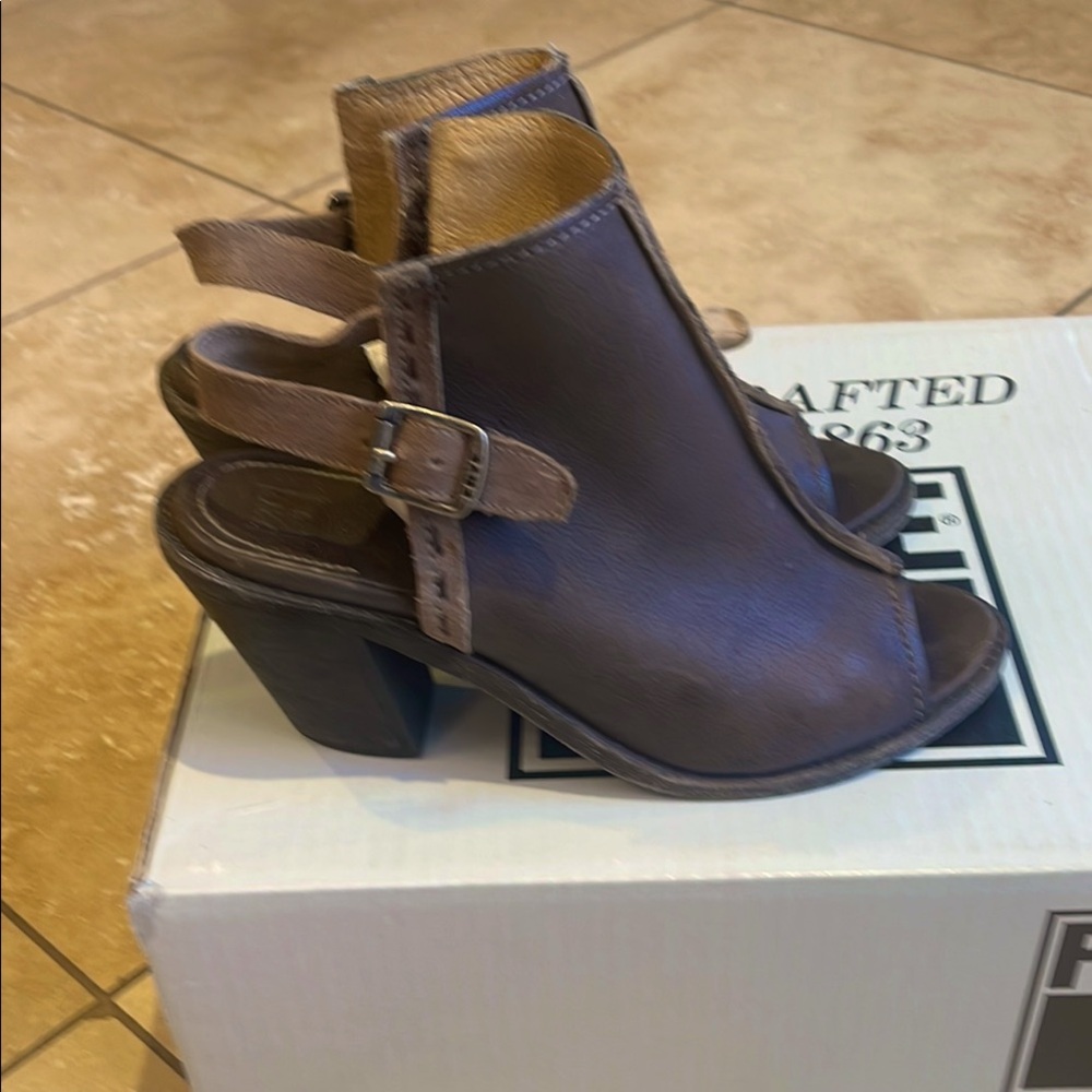 Frye brown leather Izzy artisan sling sandals  size 7.5 M
